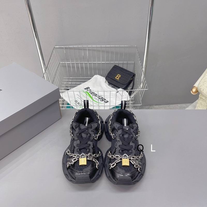 SS25 Chain 3XL Sneaker in Black