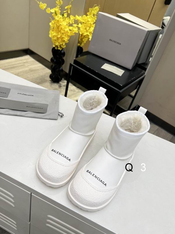 Balenciaga White flat snow boots