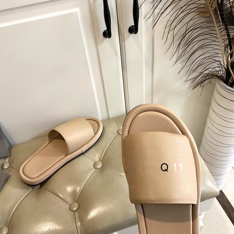 Balenciaga Leisure slippers Beige
