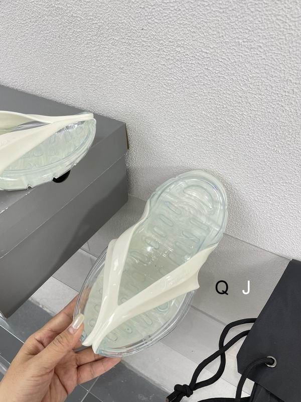 Balenciaga Air cushion flip flops white