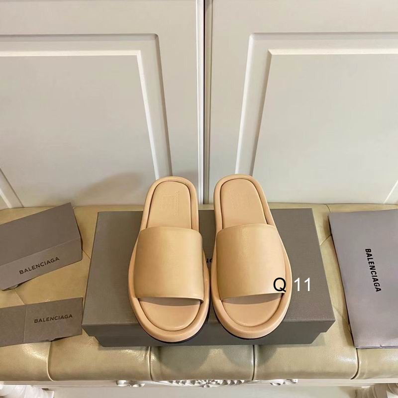Balenciaga Leisure slippers Beige