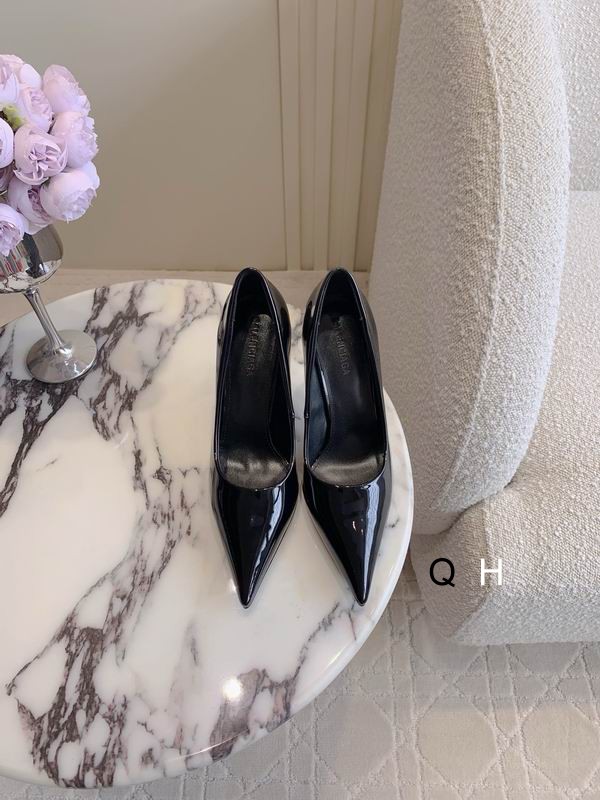 Balenciaga Black patent leather decollete