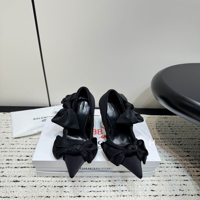 Balenciaga Knife Knot Bow-Detail Pumps in Black