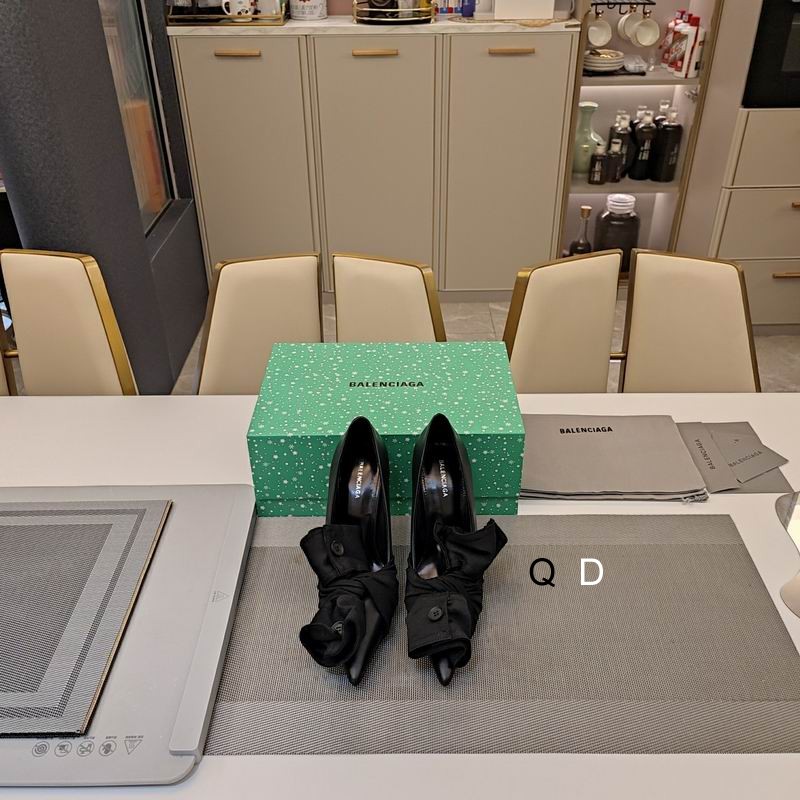 Balenciaga Printed Bow Accents Pumps Black