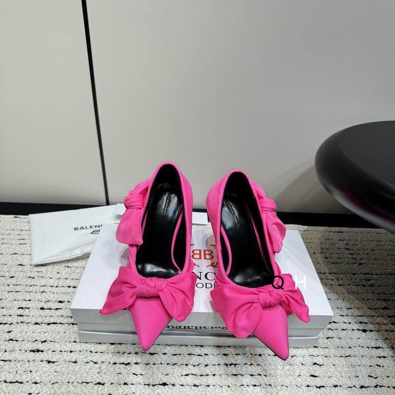 Balenciaga Knife Knot Bow-Detail Pumps in Pink