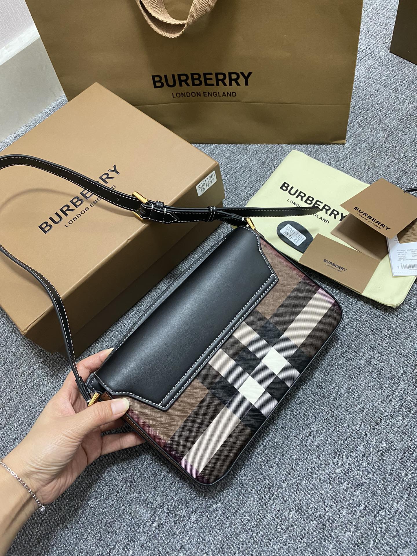 Burberry 130158 24 x 5.5 x 17.5cm