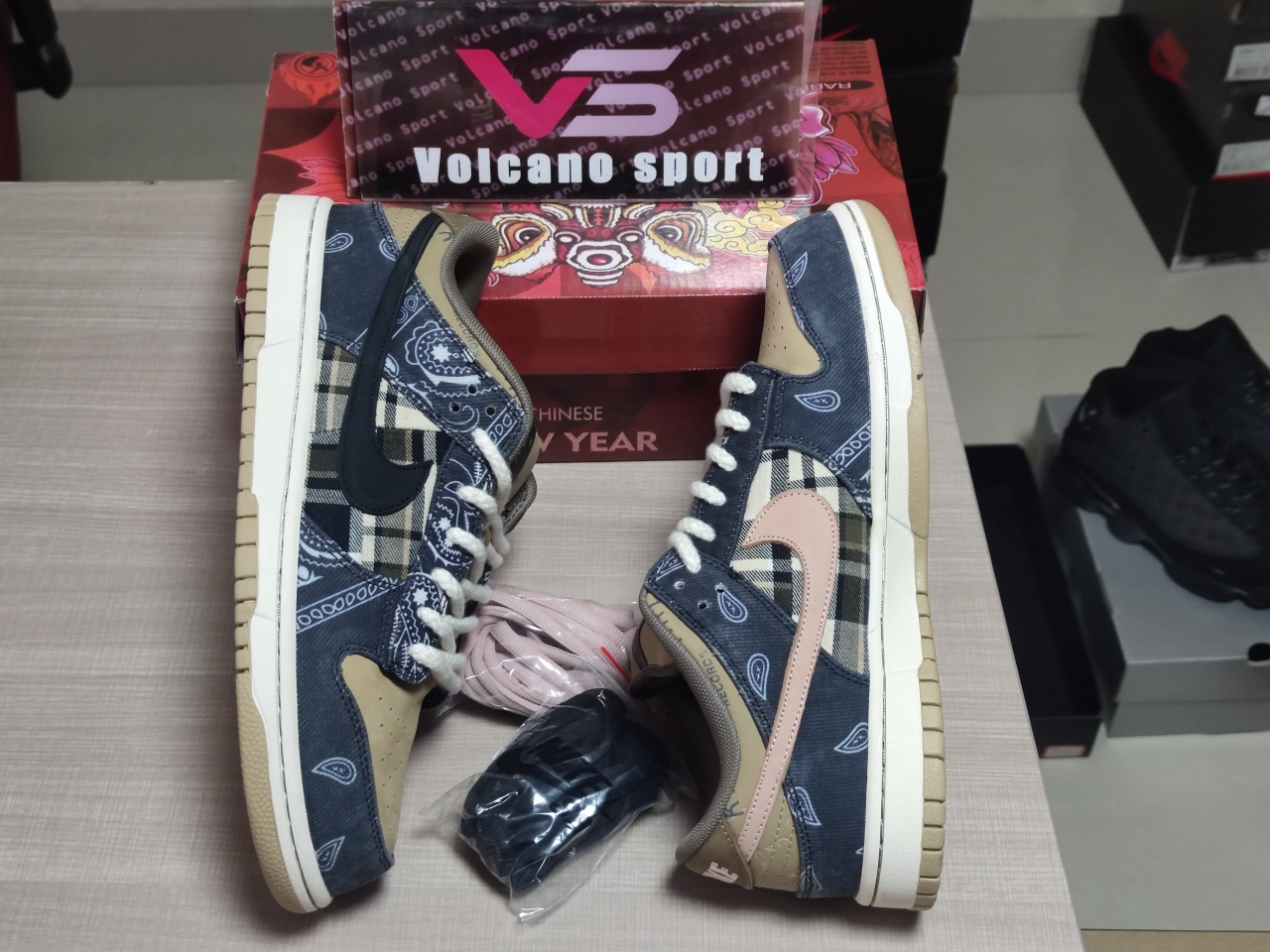 SB Dunk Low Travis Scott CT5053-001