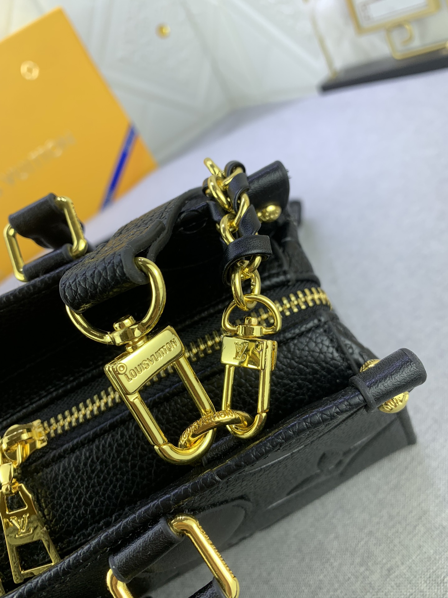 Louis Vuitton OnTheGo East West M23640 (3) 25 x 13 x 10cm