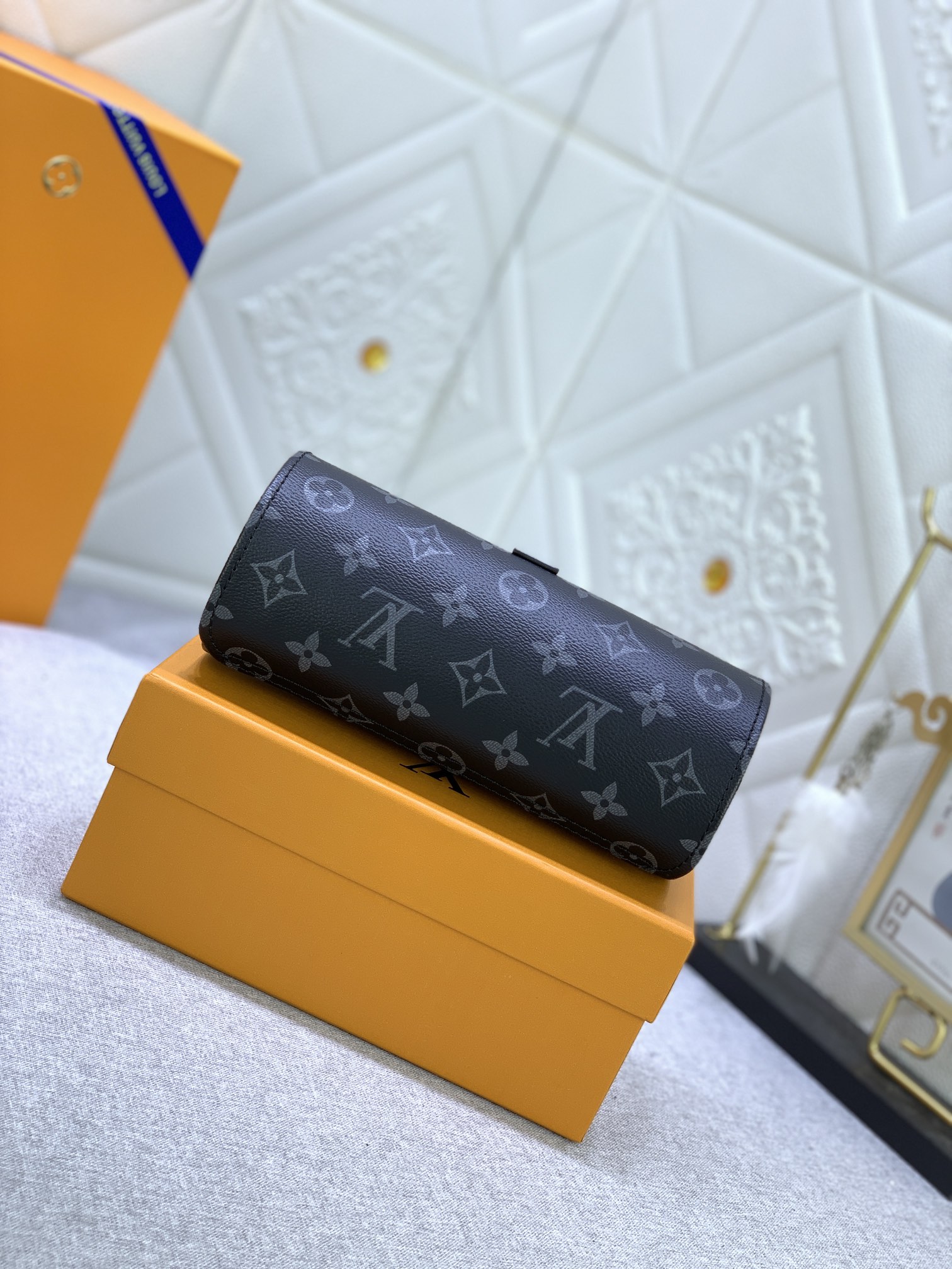 Louis Vuitton M47530 (6) 20 x 8 x 8 cm