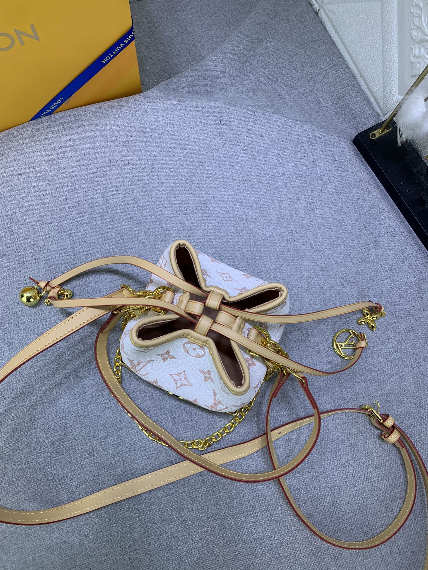 Louis Vuitton Online Only M83227 11.5 x 11.5 x 11.5 cm