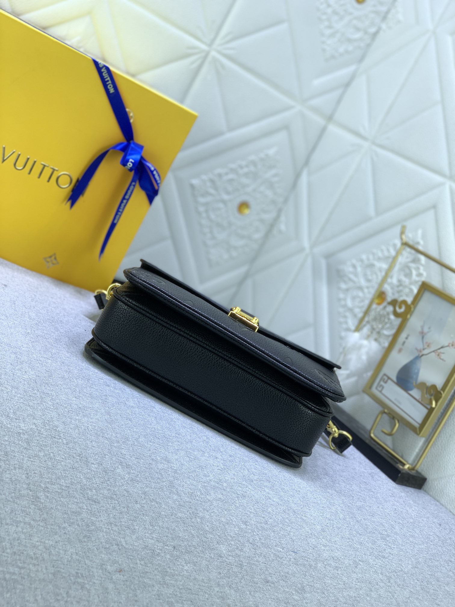 Louis Vuitton Pochette Metis M46302 25 x 19 x 7cm