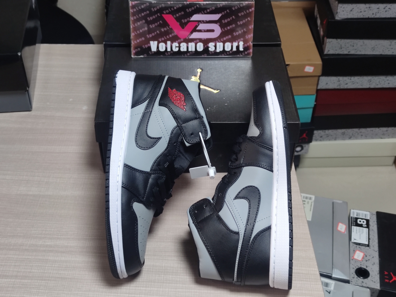 Jordan 1 Mid Shadow Red 554724-096