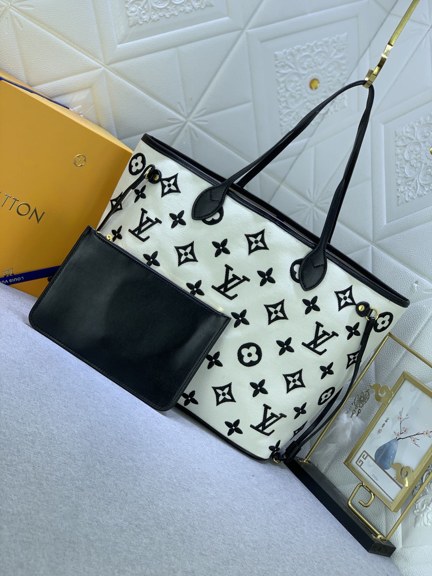 Louis Vuitton Neverfull MM M22839 31 x 28 x 14cm