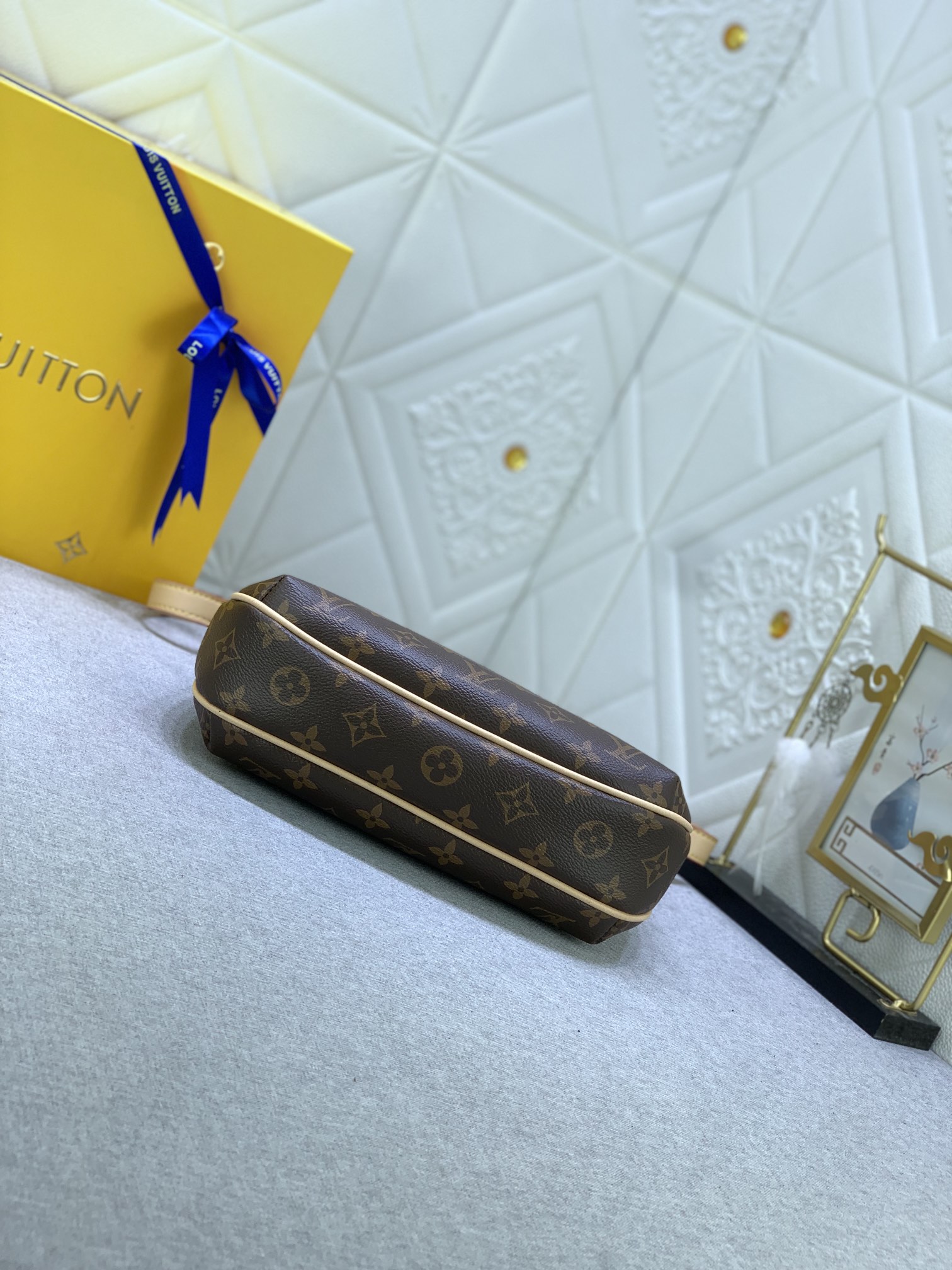 Louis Vuitton ODéON M56389