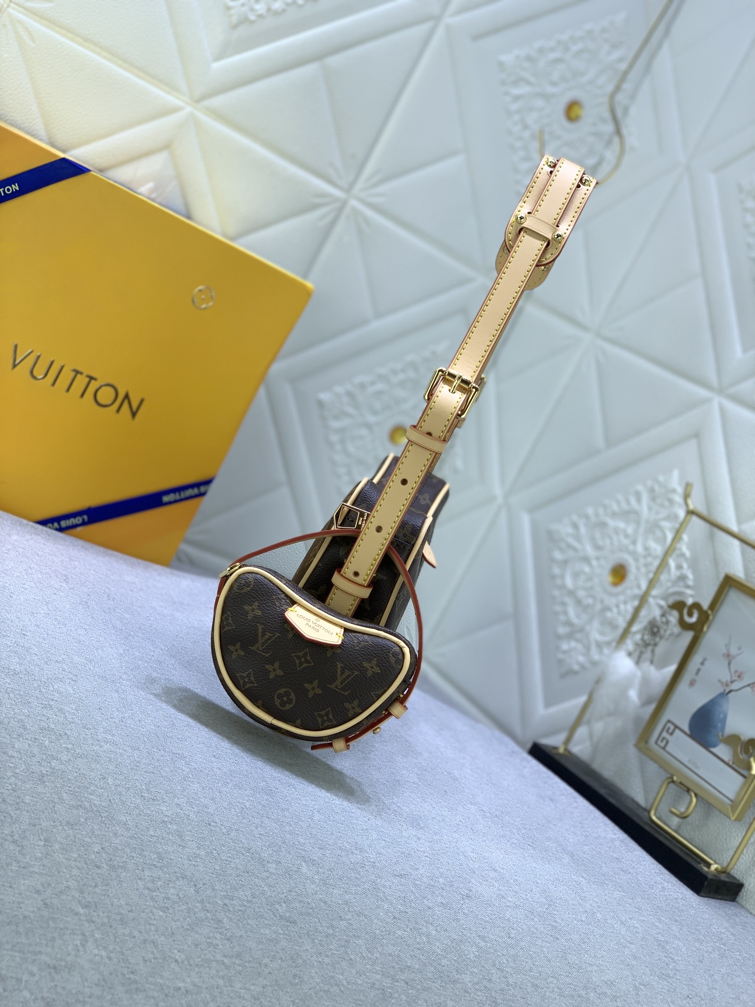 Louis Vuitton monogram M46856 (2) 24x15x6cm