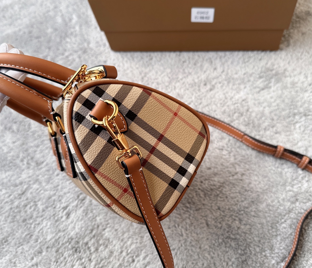 Burberry 496247 18.5 x 11x 12cm