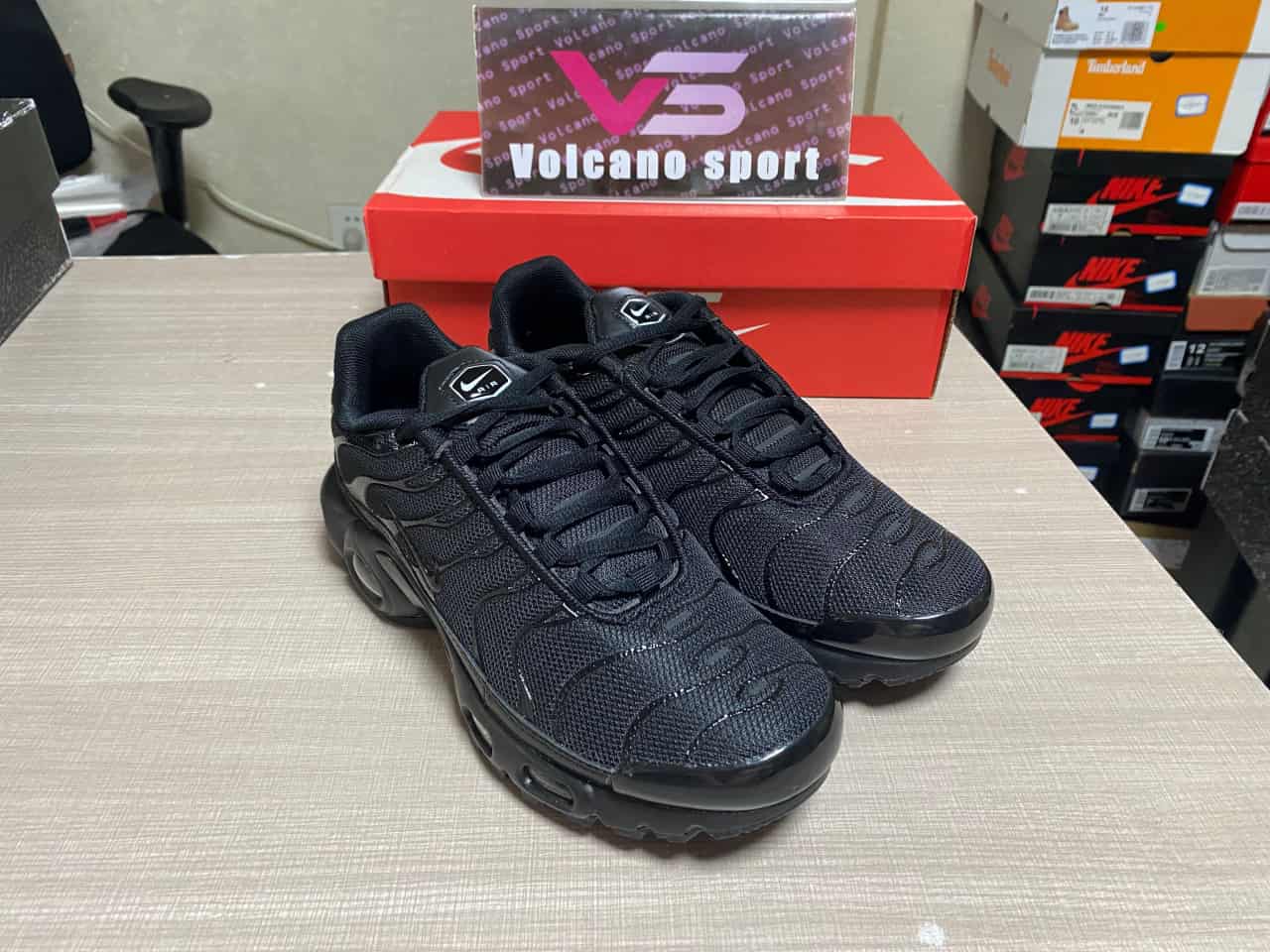 Nike Air Max Plus Triple Black 604133-050