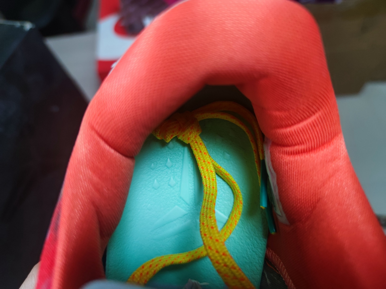 KOBE VIII Orange red 555286 002