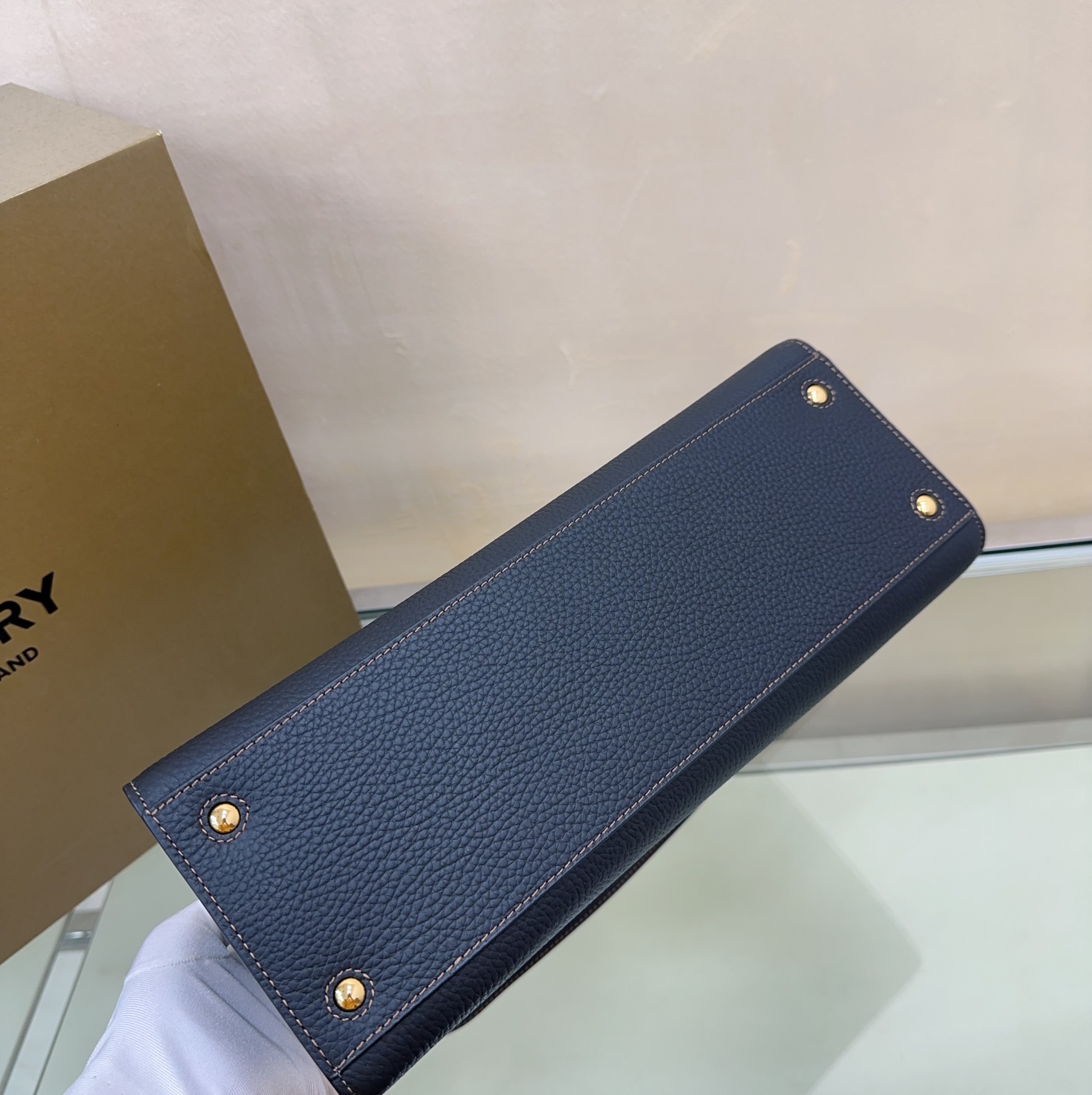 Burberry 9761 (3) 32.5 x 12 × 24cm