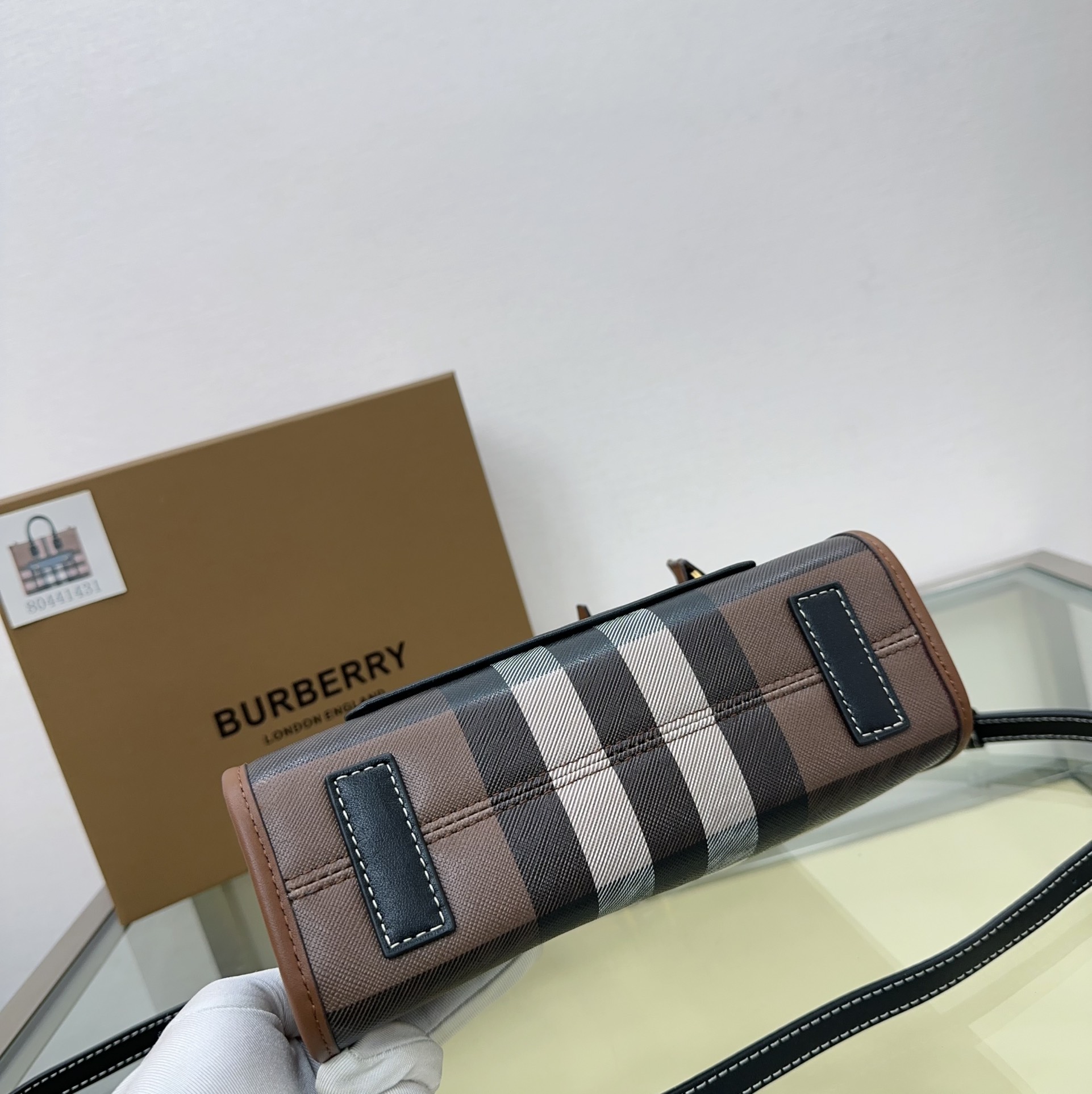 Burberry 143158 23 x 8 x 19cm