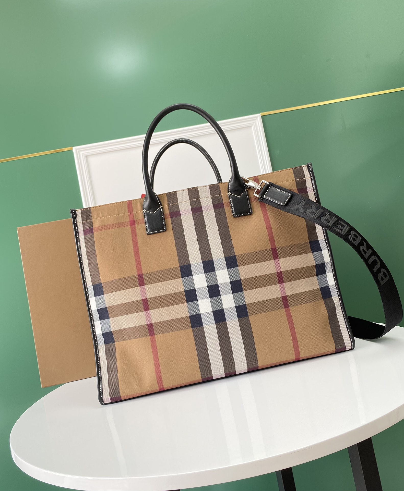 Burberry24 (11) 894170 45x34x19