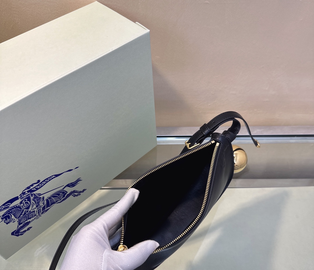 Burberry 580160 26 x 5.5× 13.5cm