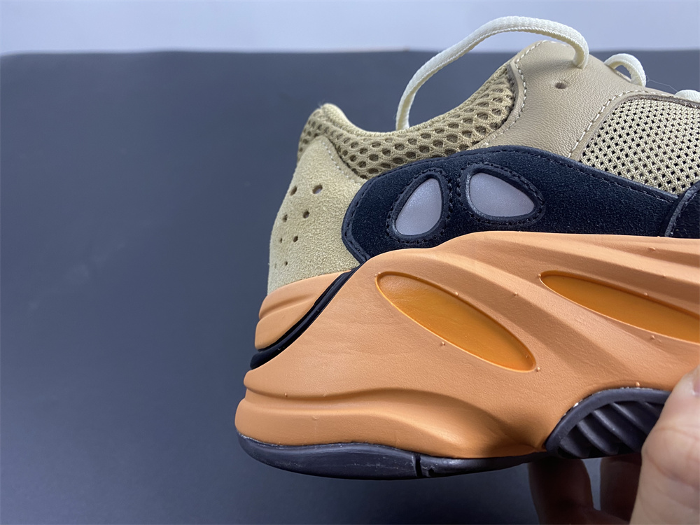 adidas Yeezy Boost 700Enflame Amber