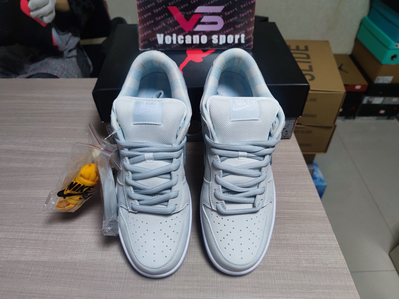 SB Dunk Low White Lobster FD8776-100