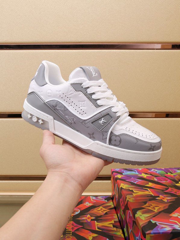 Louis Vuitton Trainer White Signature