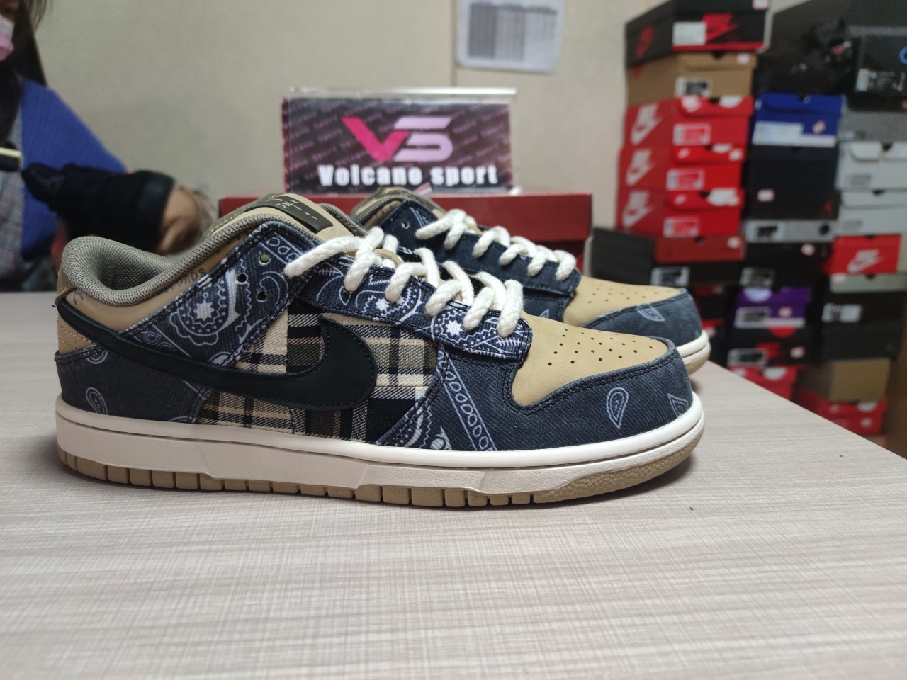 SB Dunk Low Travis Scott CT5053-001