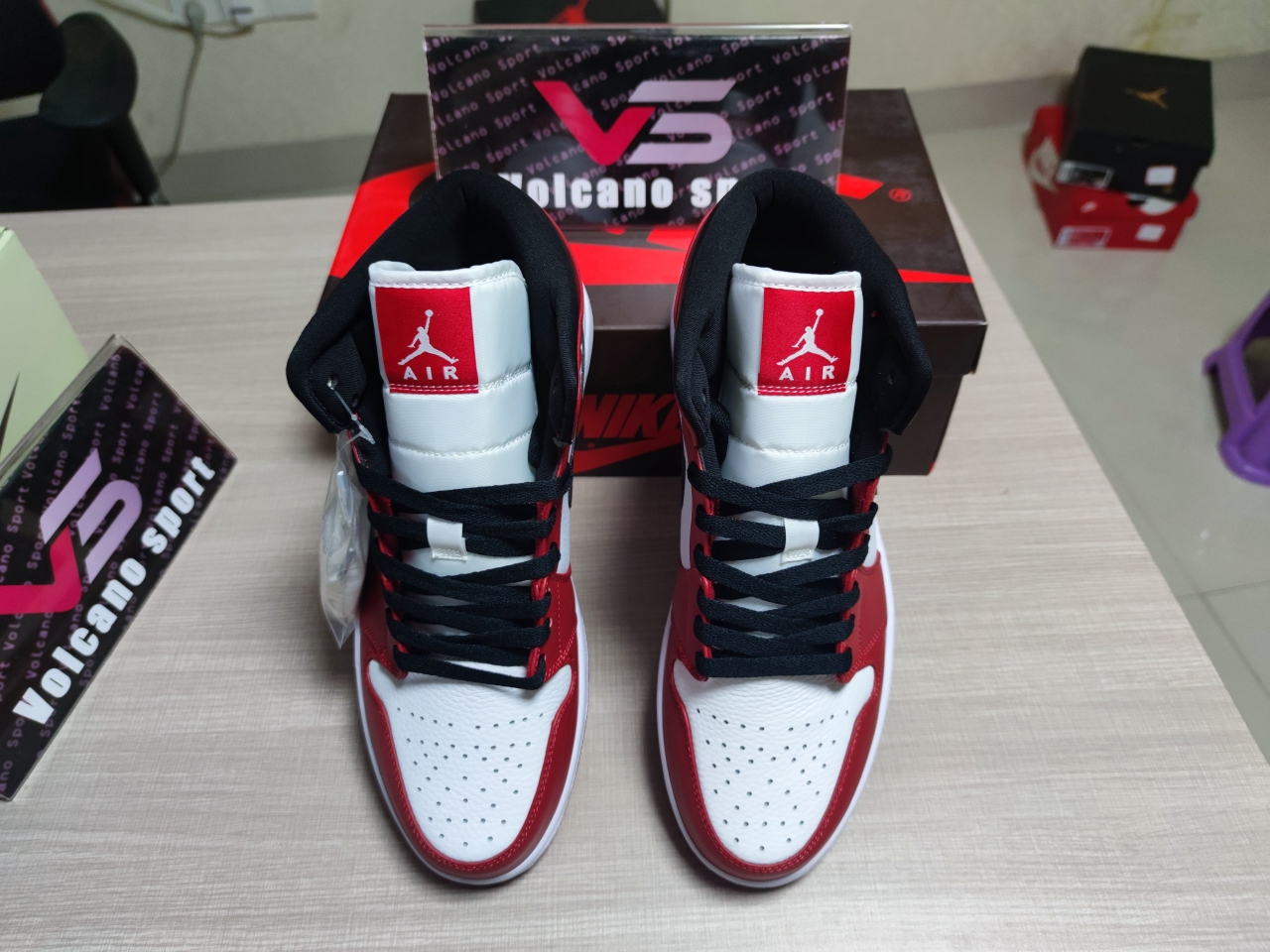 Jordan 1 Mid