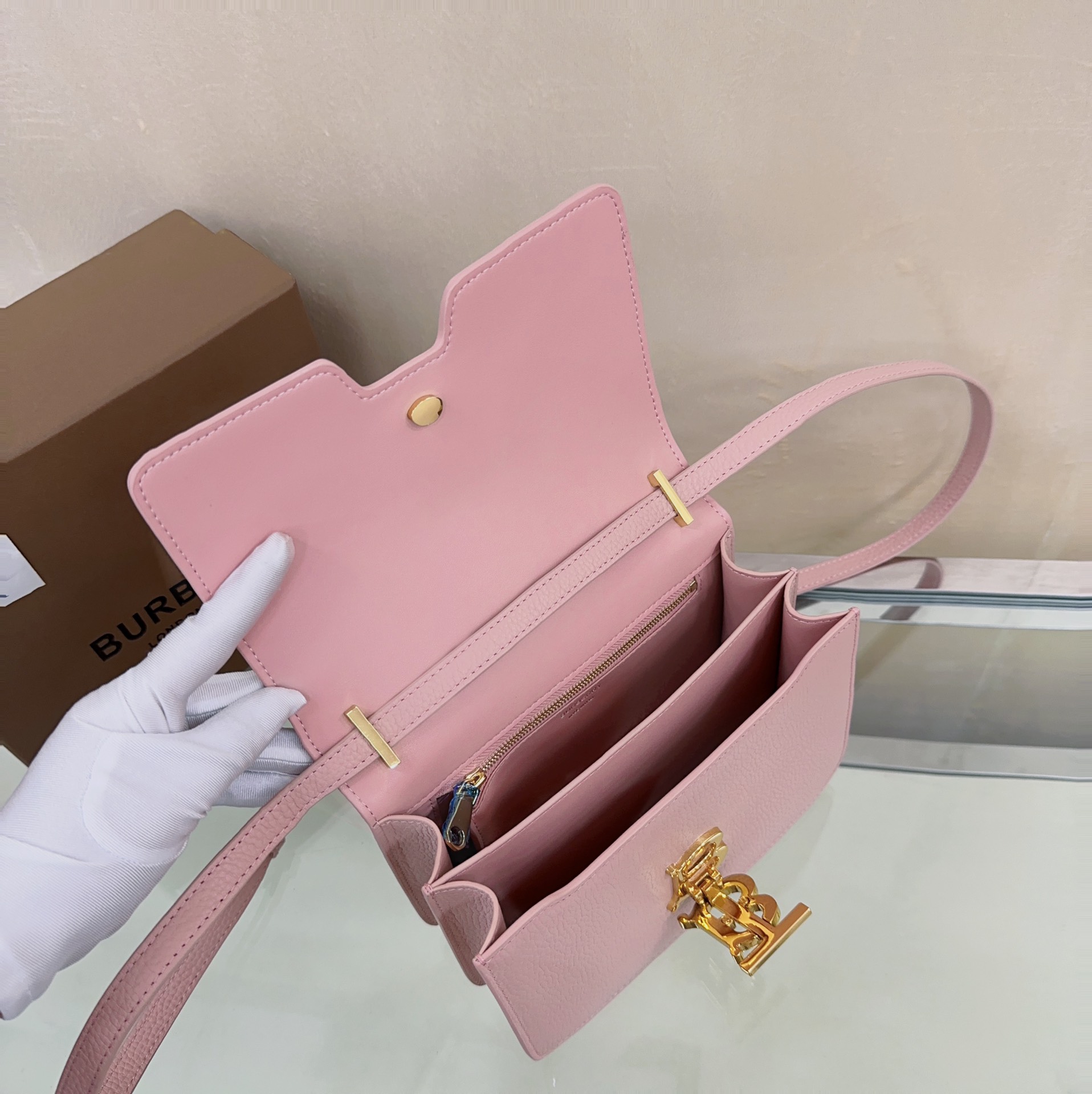 Burberry 331168 21 x 6 x 16cm