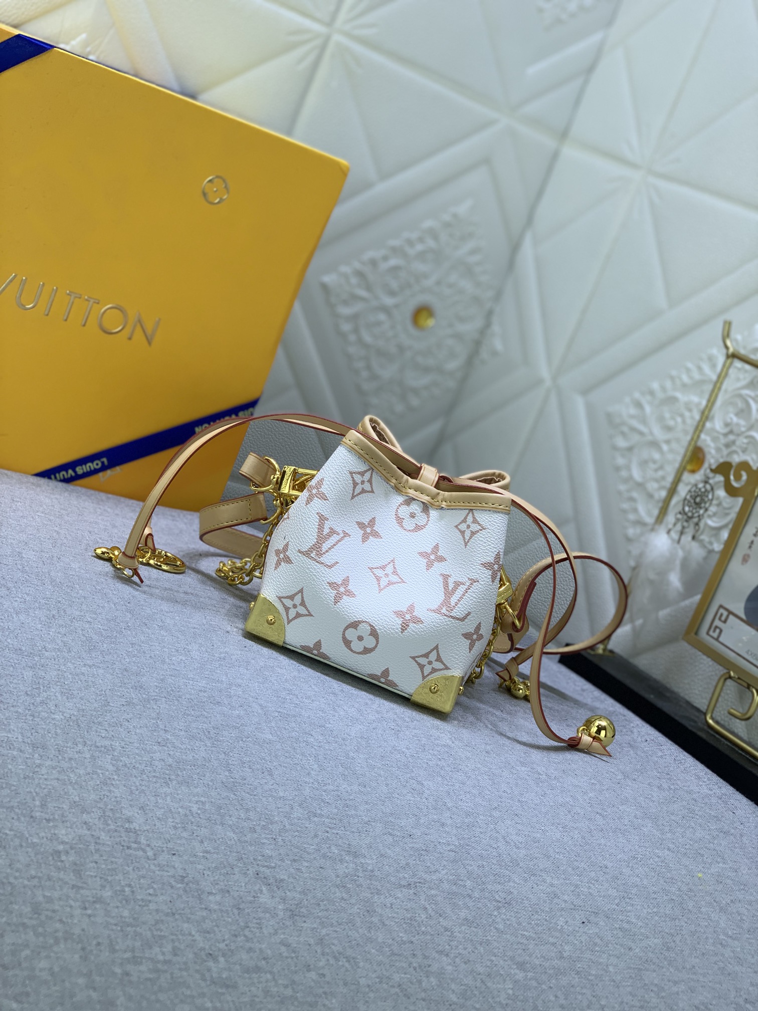 Louis Vuitton Online Only M83227 11.5 x 11.5 x 11.5 cm