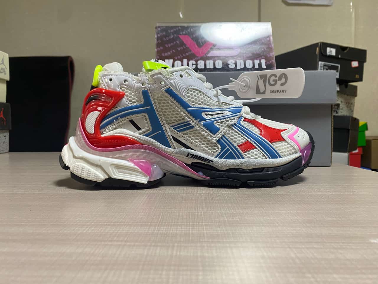 Bale*ciagaLace-Up Runner Sneakers