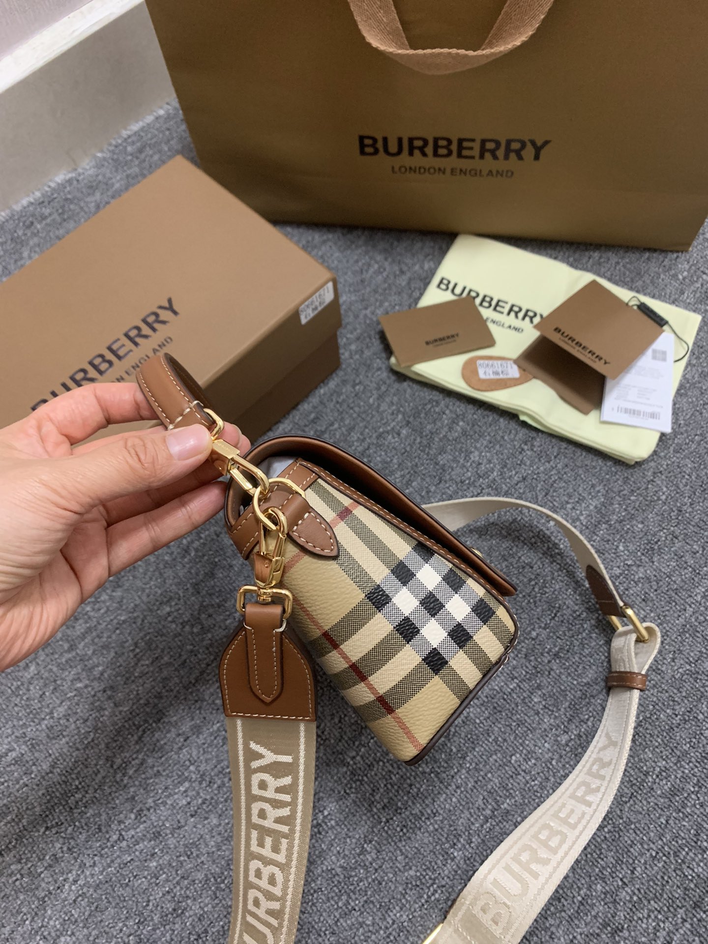 Burberry 167163 24 x 8 x 14cm