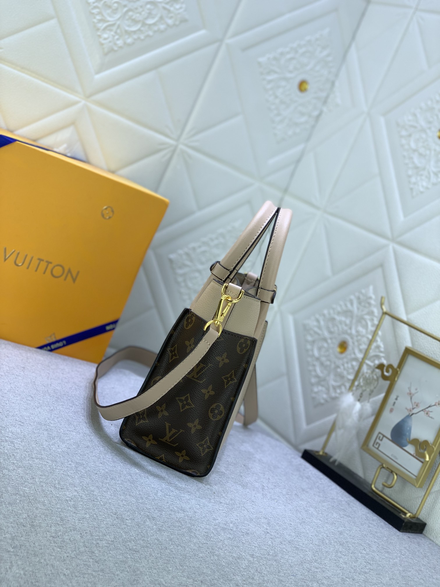 Louis Vuitton ON MY SIDE M57728 25 x 20 x 12 cm