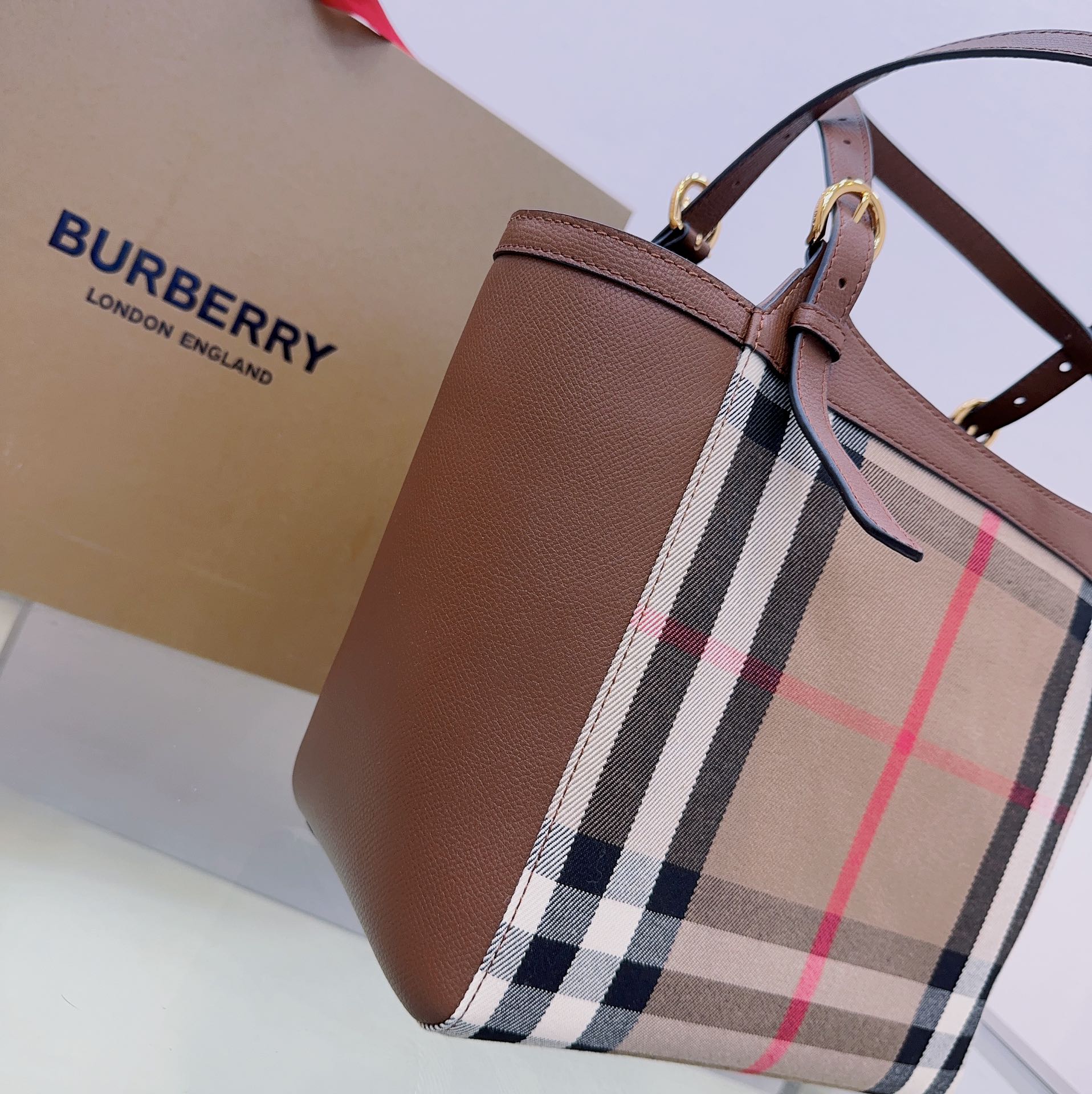 Burberry The Canter 3029150 26 x 15.5 x 29.5cm