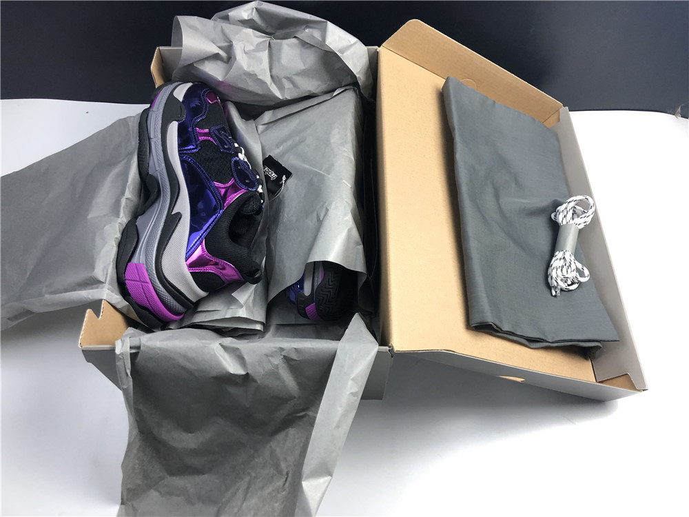 Balenciaga Triple S, Kruševac