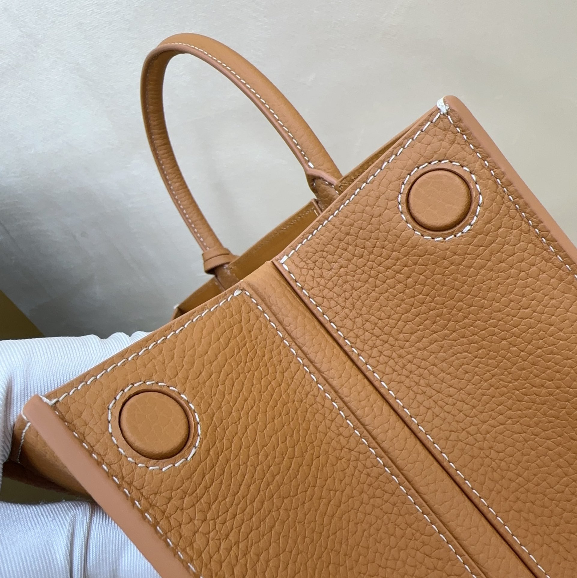 Burberry 9761 (2) 32.5 x 12 × 24cm