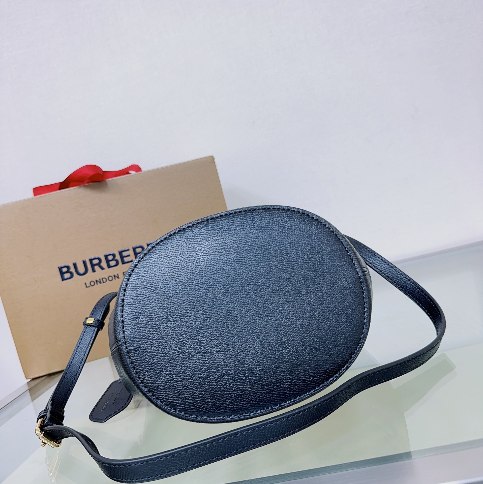 Burberry 158135 (6) 18.5 x 15 x 23.5cm