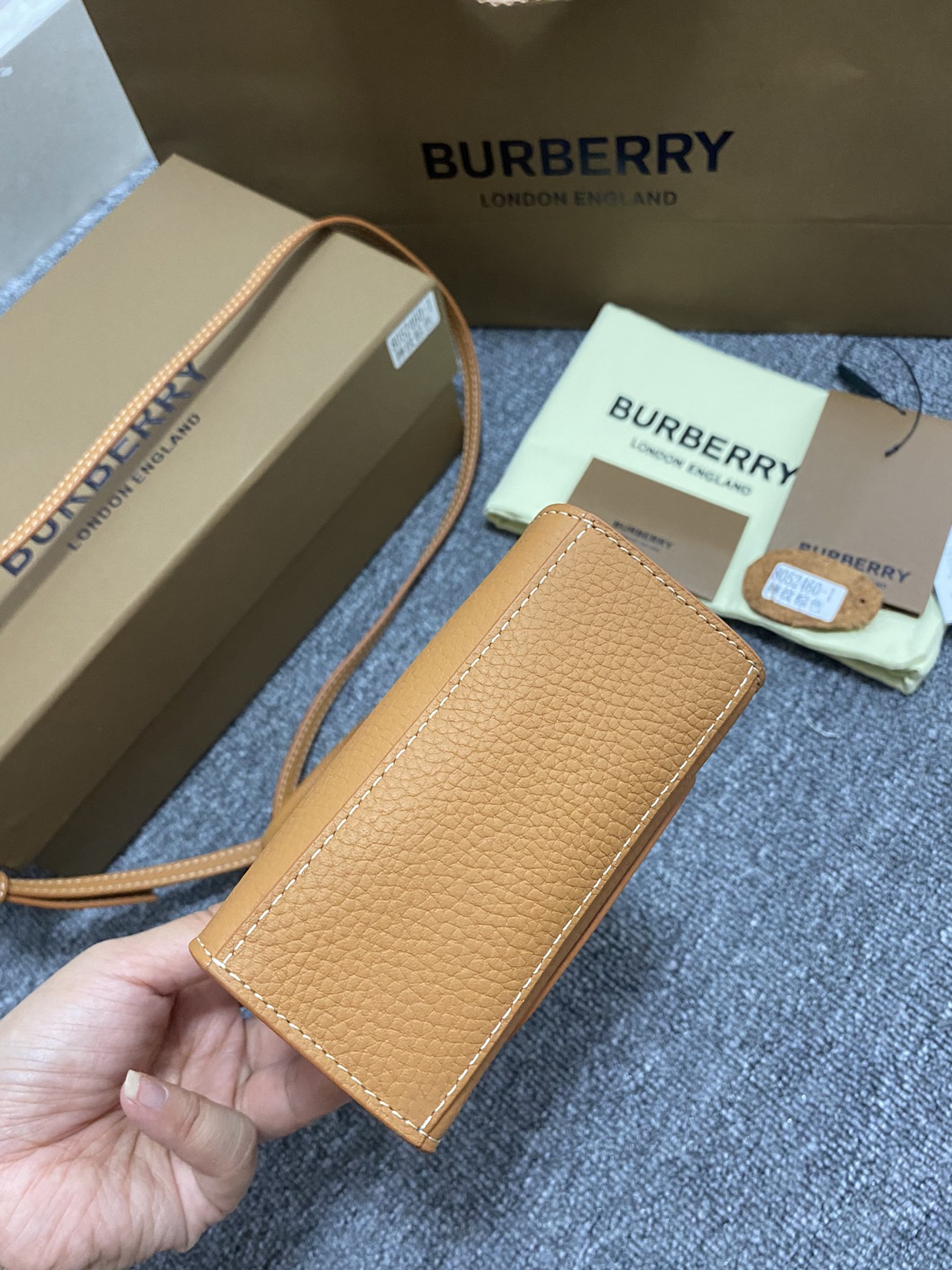 Burberry Frances 460-1460153 (3)  13 x 7.5 x 18cm