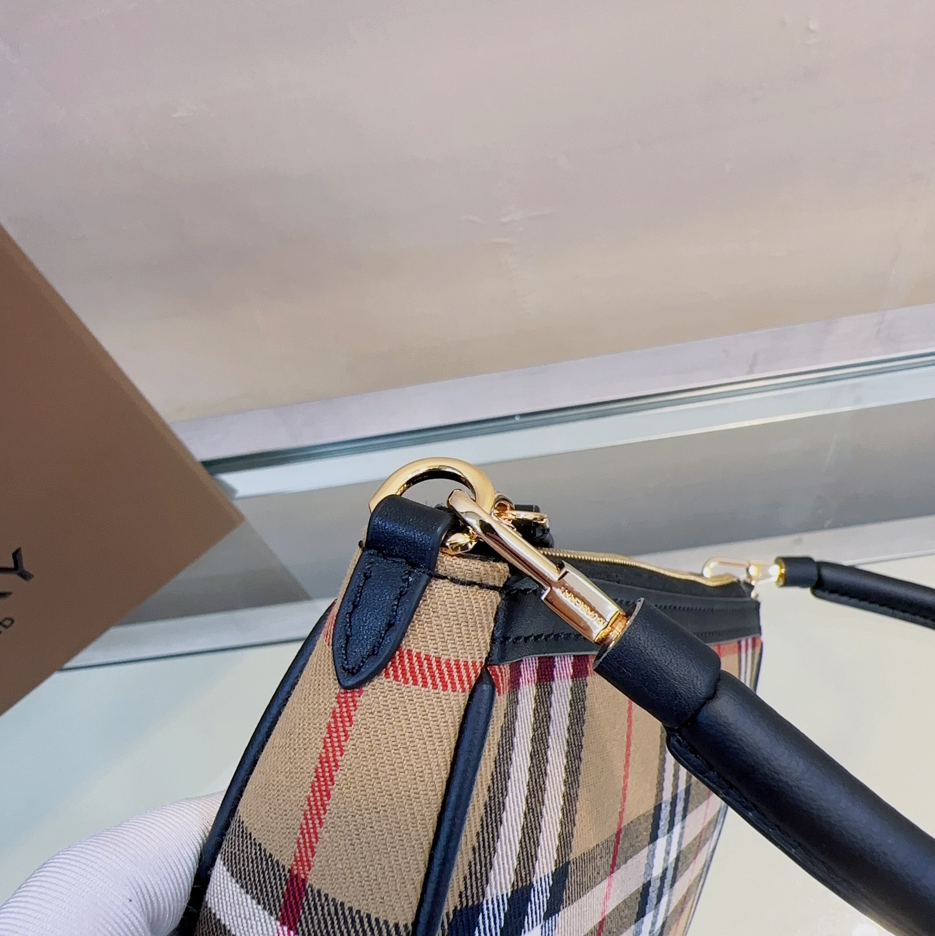 Burberry 405133 21 x 4 x 12.2 cm