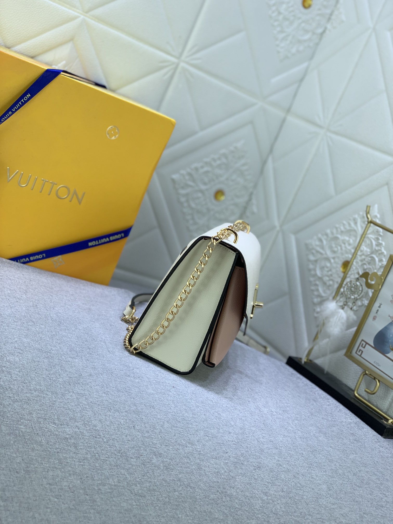 Louis Vuitton Mylockme BB M51418 (4) 22.5 x 17.0 x 5.5cm