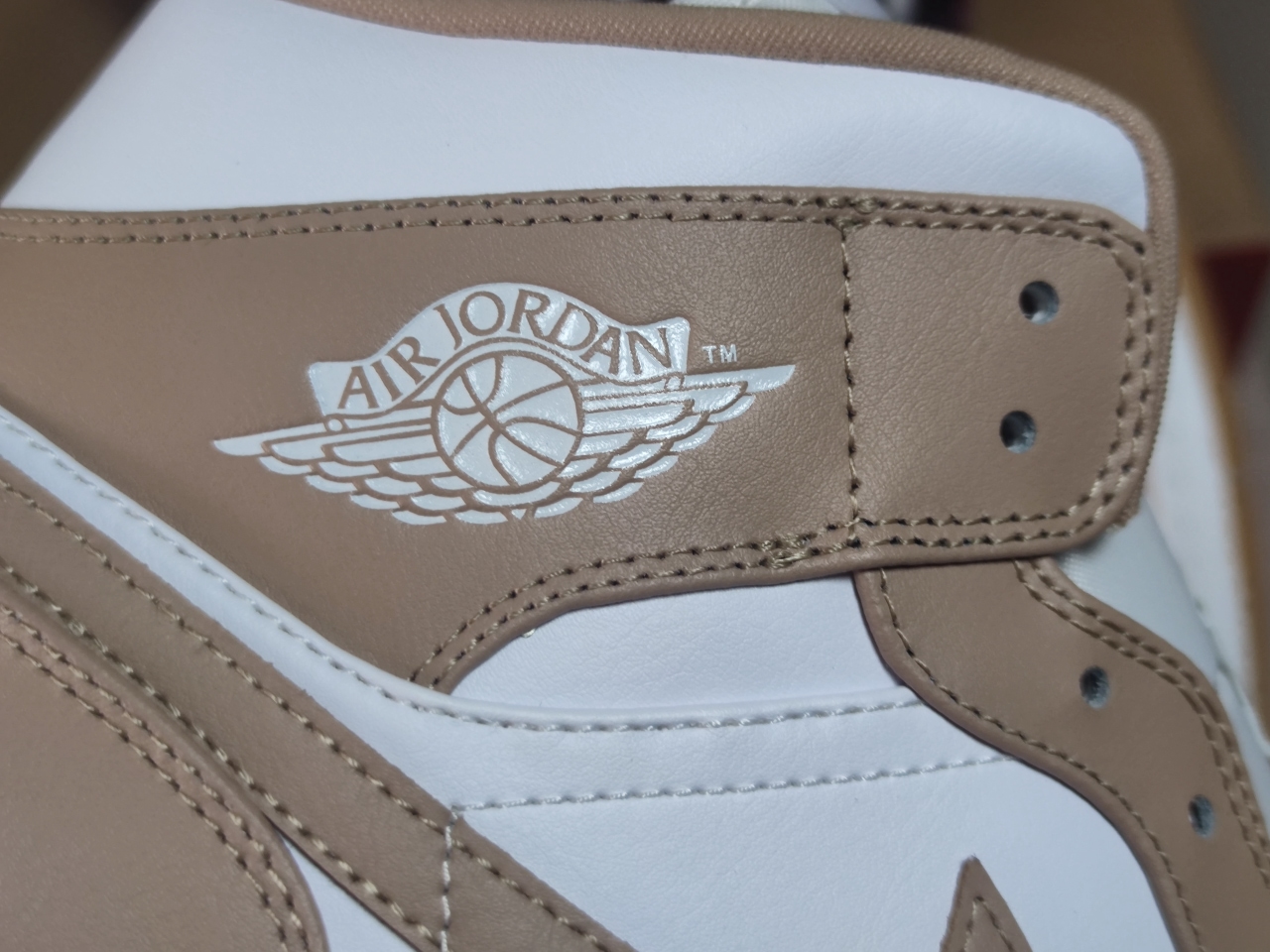Jordan 1 Mid Tan Gum 554724 271