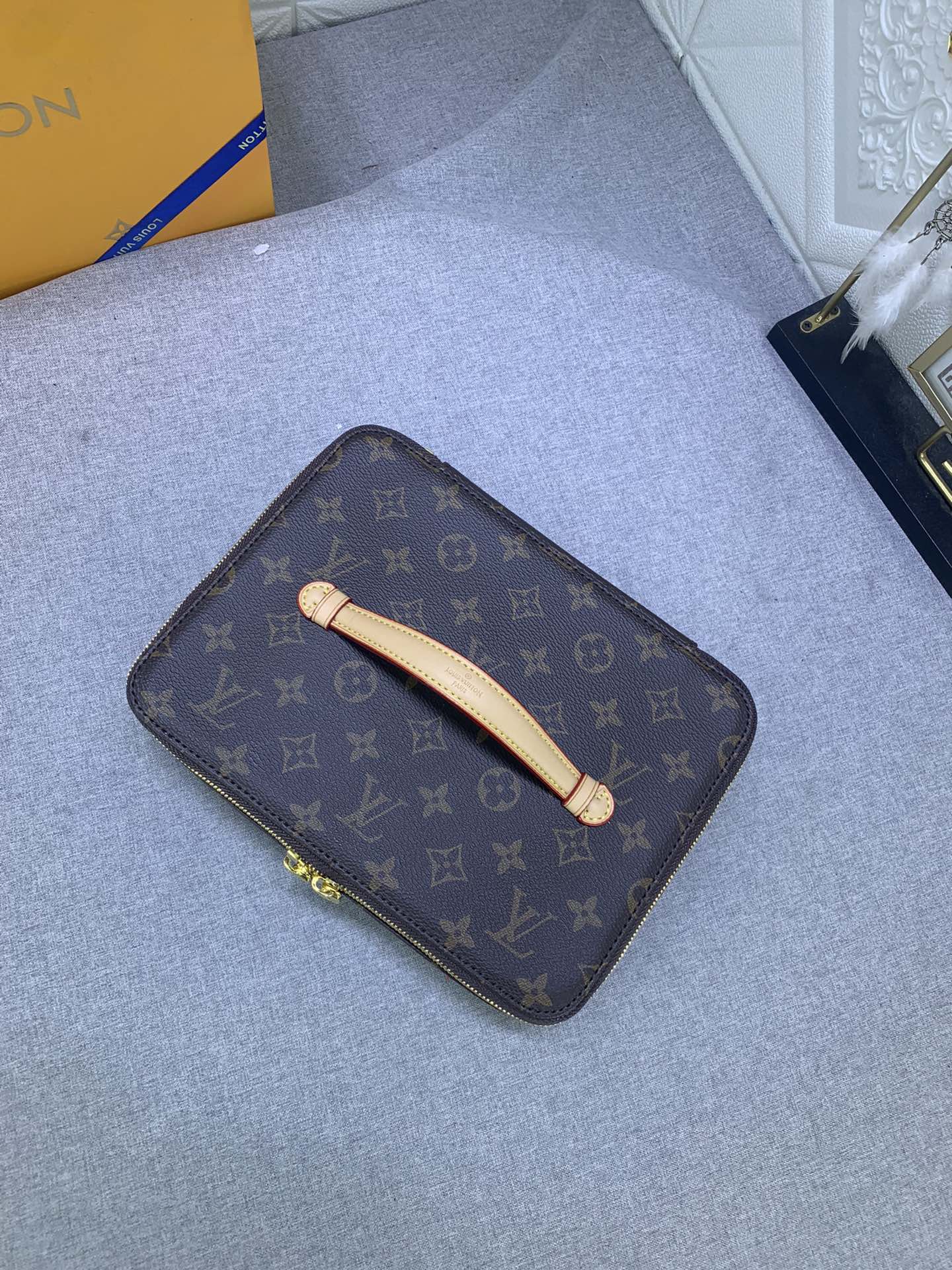 Louis Vuitton  NICE 43449 24x06x18cm