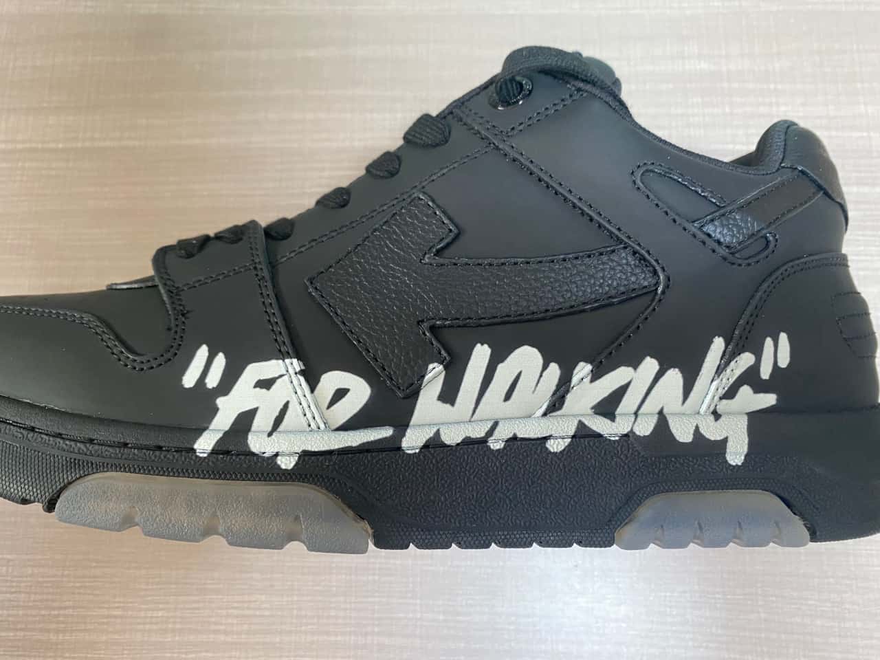 OFF-WHITE OOO Low Tops 