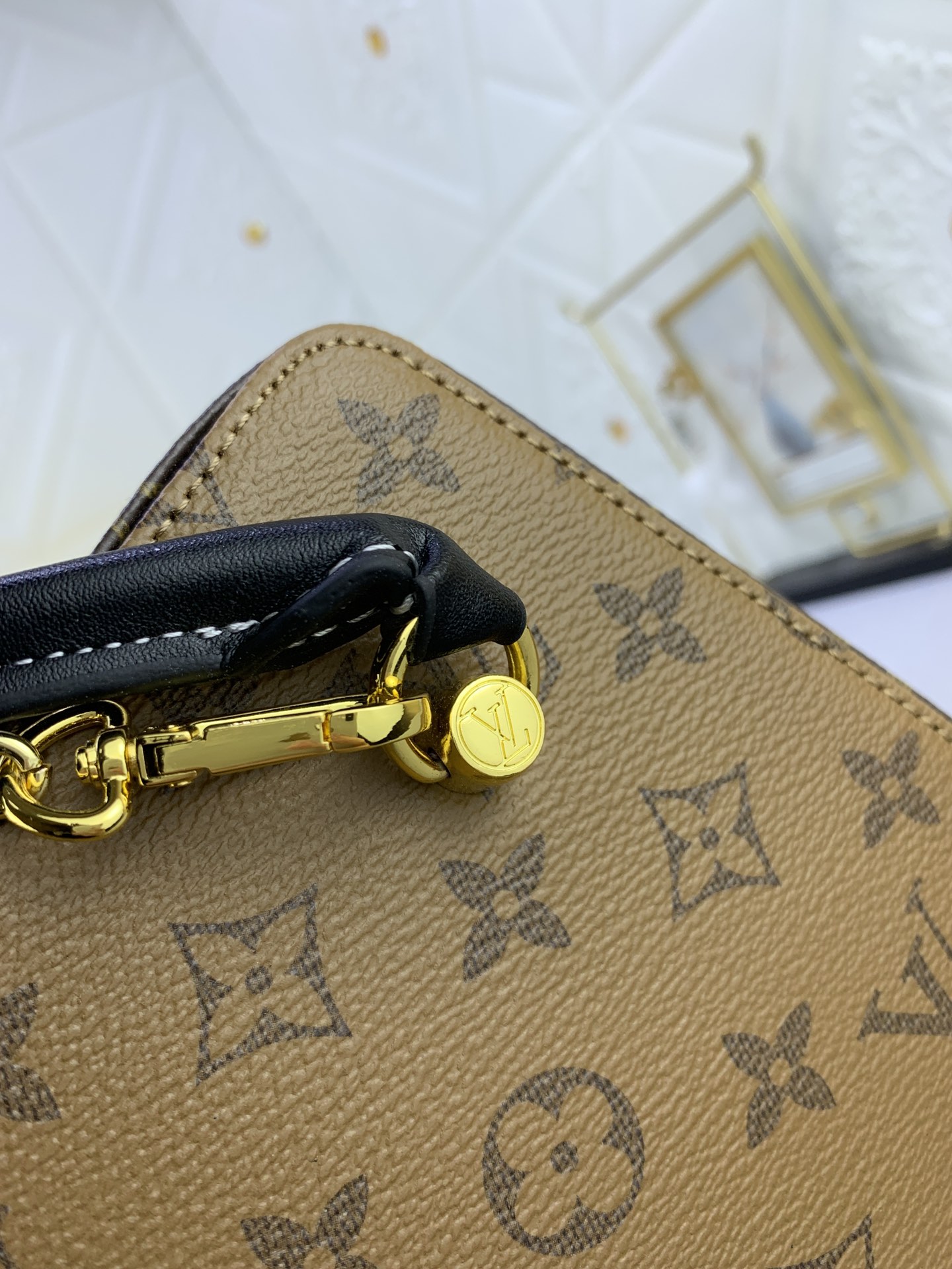 Louis Vuitton SQUARE M43589 16x16x16cm