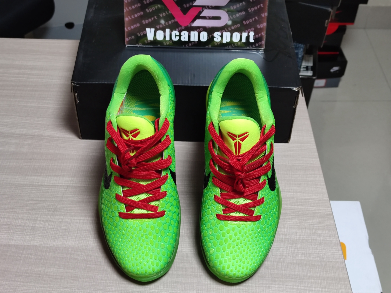 Kobe 6 Protro Grinch CW2190 300