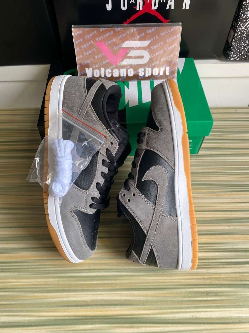 Nike SB Dunk Low Dark Grey Black Gum AR0778-001