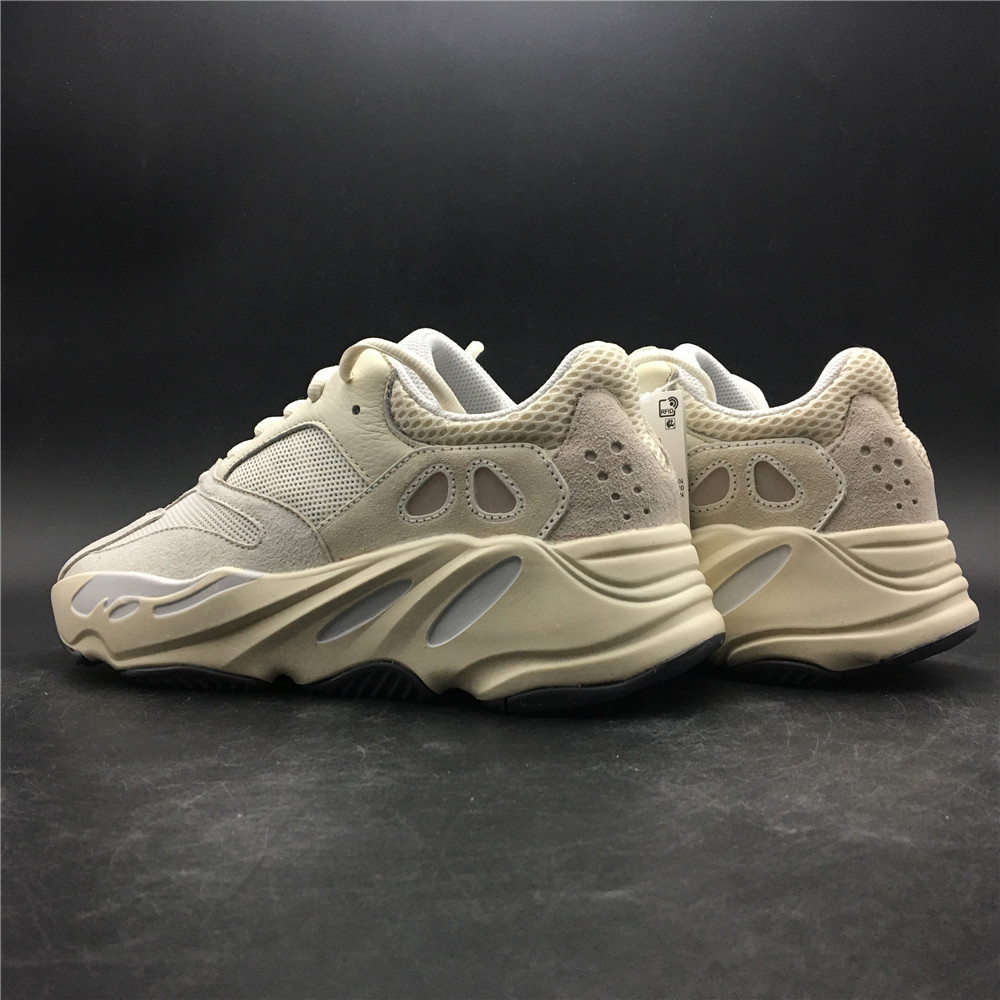 adidas Yeezy Boost 700Analog